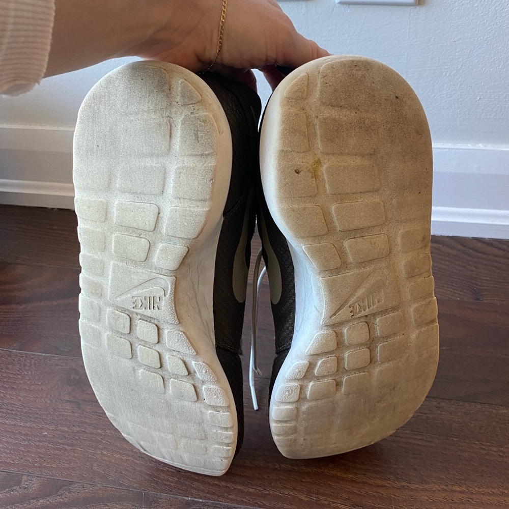Nike Roche - 11.5 - Picture 5 of 7